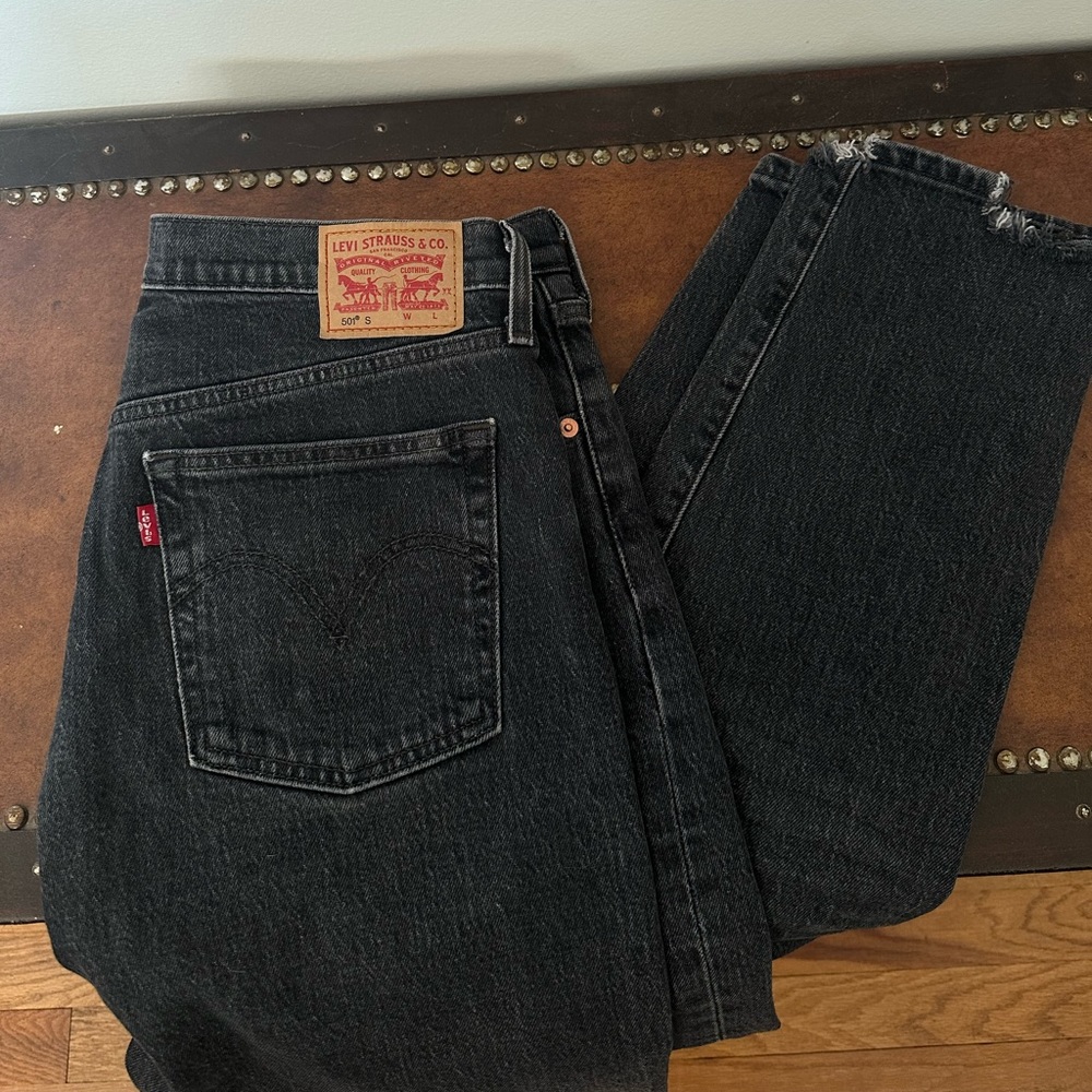 Levi’s dark wash women’s size 28